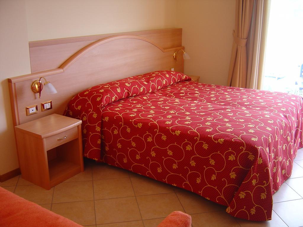 Hotel Residence Panoramica Brenzone sul Garda Rom bilde